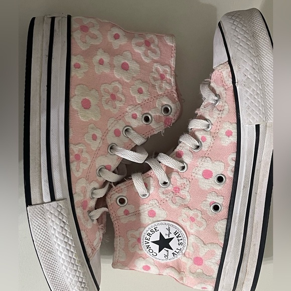 Converse Kids' Pink and White Floral High-Tops Size 3 - Picture 1 of 6